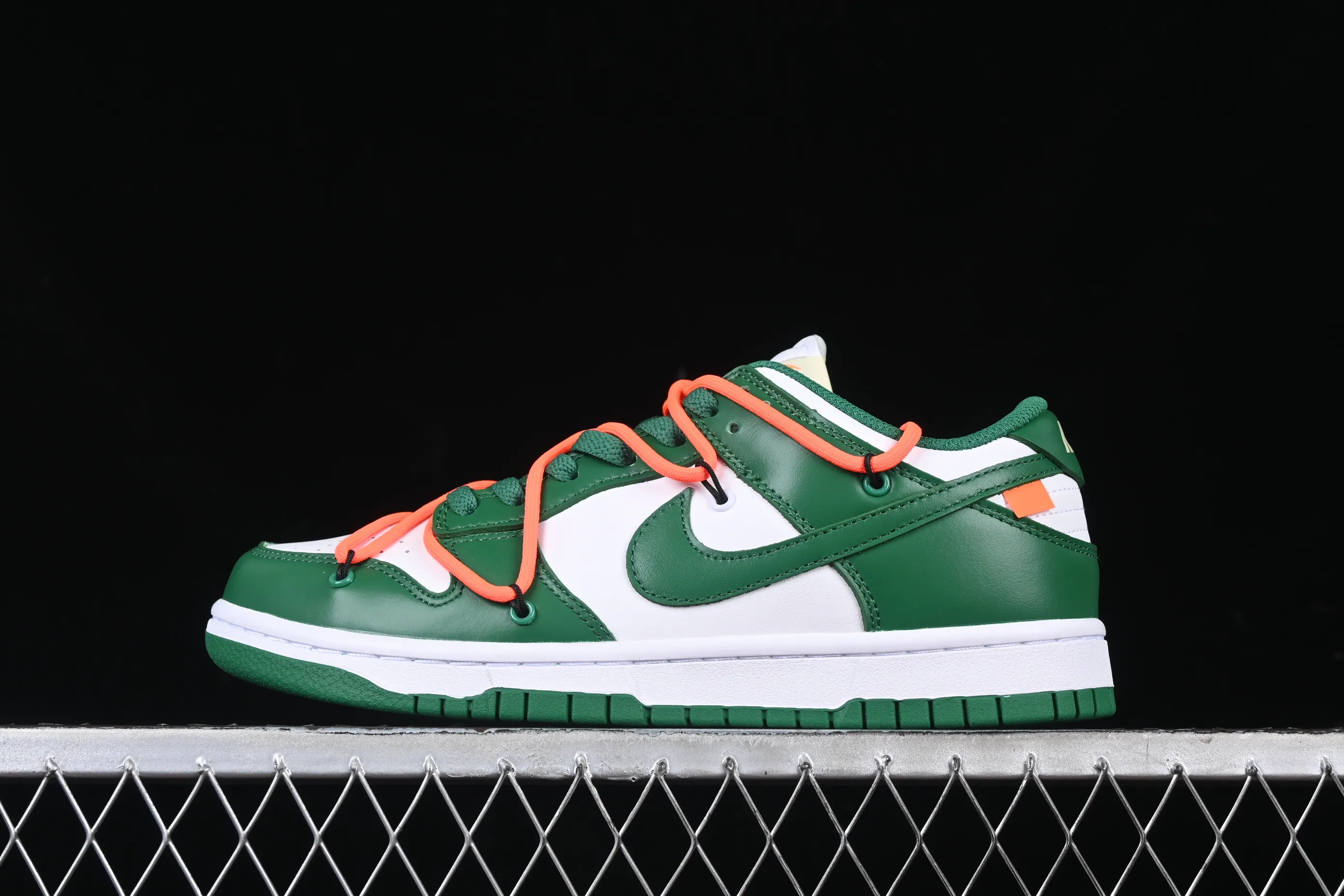 All Categories Nk SB Dunk Series Nk SB Dunk Low Low-top Sneakers H11 Special Offer Off-White x Futura x Dunk OW Joint Sneakers CT0856-100